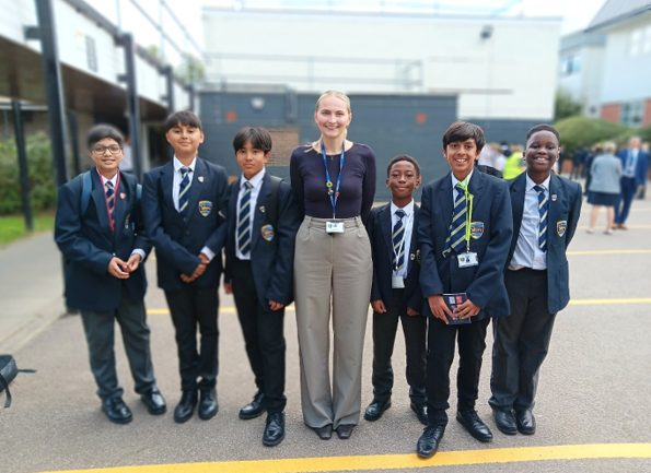 A group of people in uniform

AI-generated content may be incorrect.