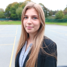 A person with long blonde hair

AI-generated content may be incorrect.